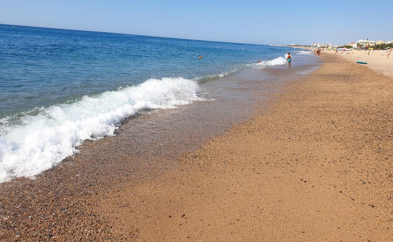 Platja Malgrat'in fotoğrafı açık bej kum yüzey ile