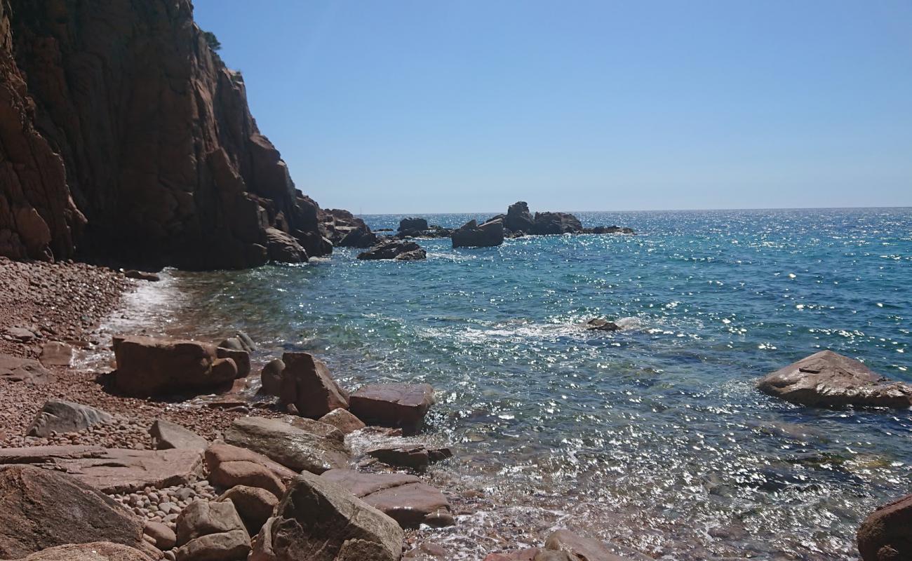 Punta d'Aromir'in fotoğrafı bej kum ve kayalar yüzey ile