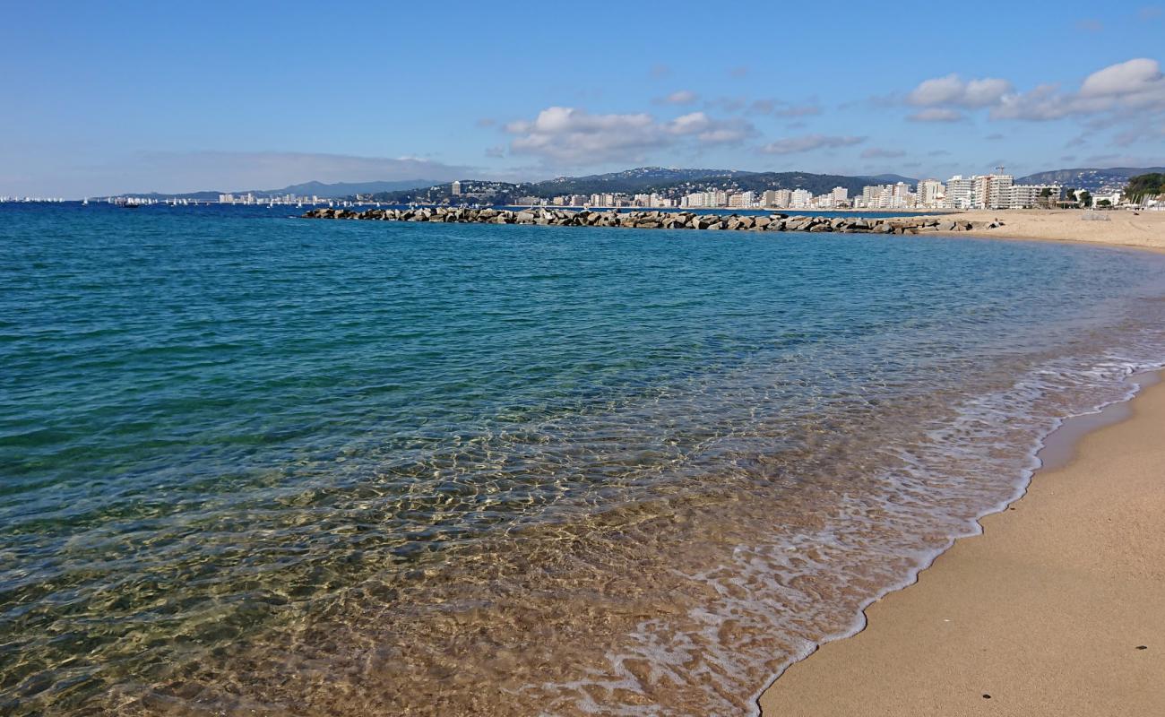 Palamos Plajı'in fotoğrafı açık bej kum yüzey ile