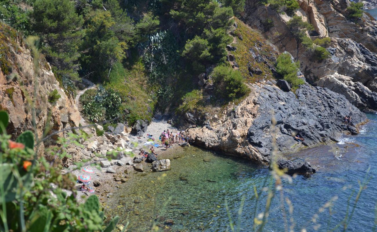 Platja de les Pots'in fotoğrafı gri çakıl taşı yüzey ile