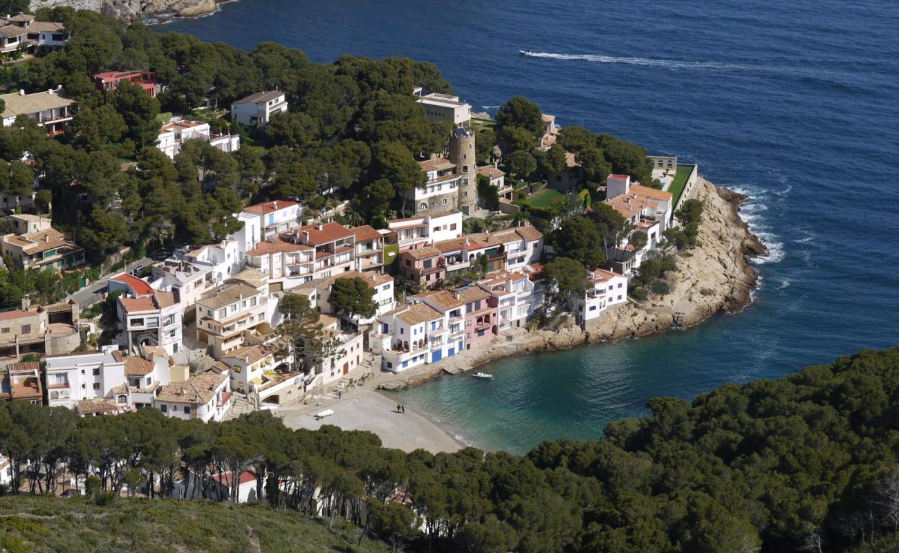 Platja Sa Tuna'in fotoğrafı gri kum ve çakıllar yüzey ile
