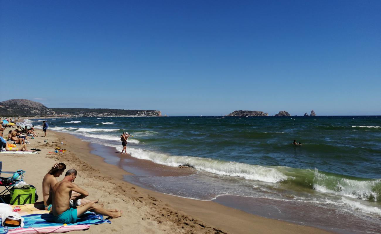 Fonollera Plajı'in fotoğrafı açık bej kum yüzey ile