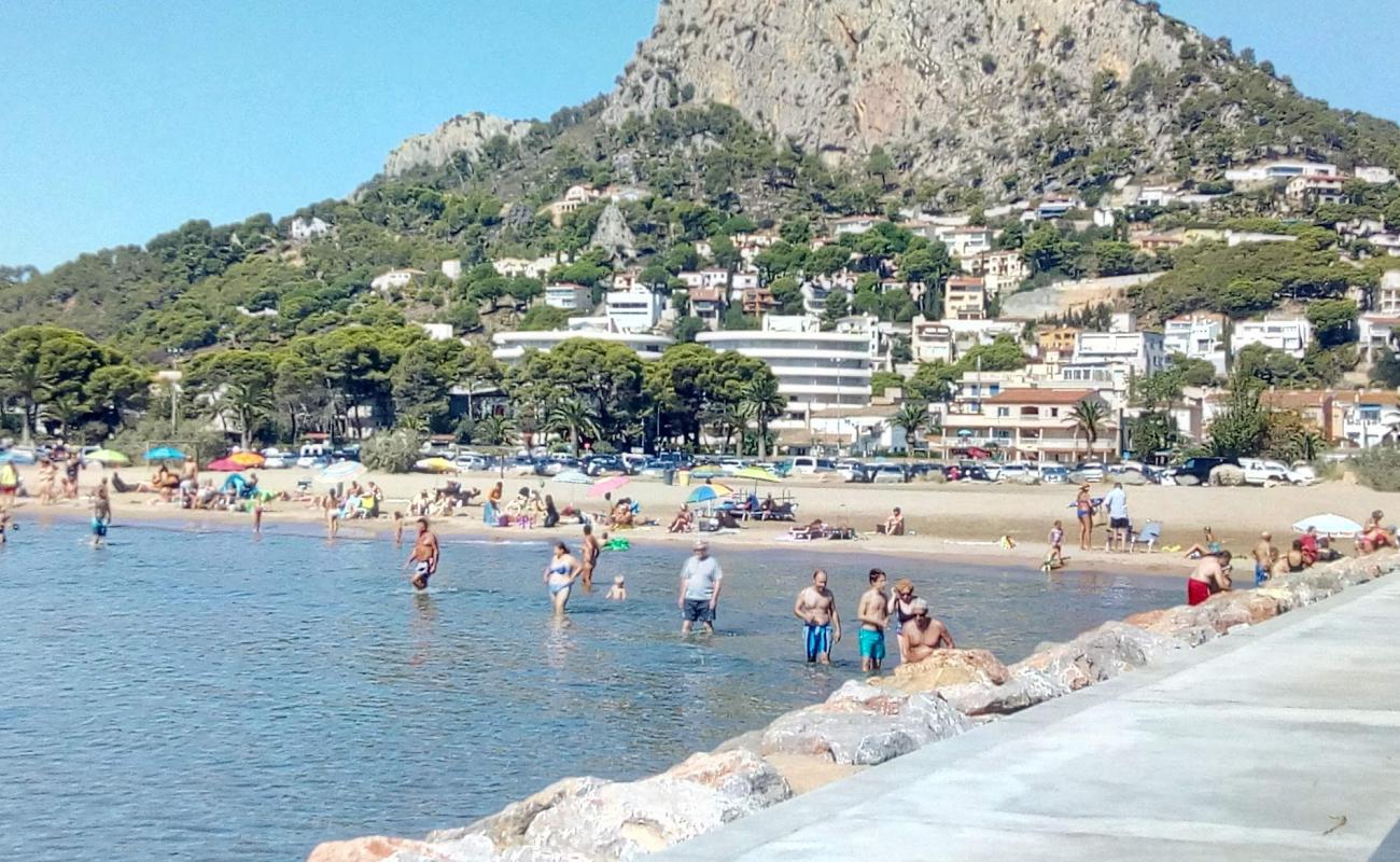 L'Estartit Plajı'in fotoğrafı açık bej kum yüzey ile