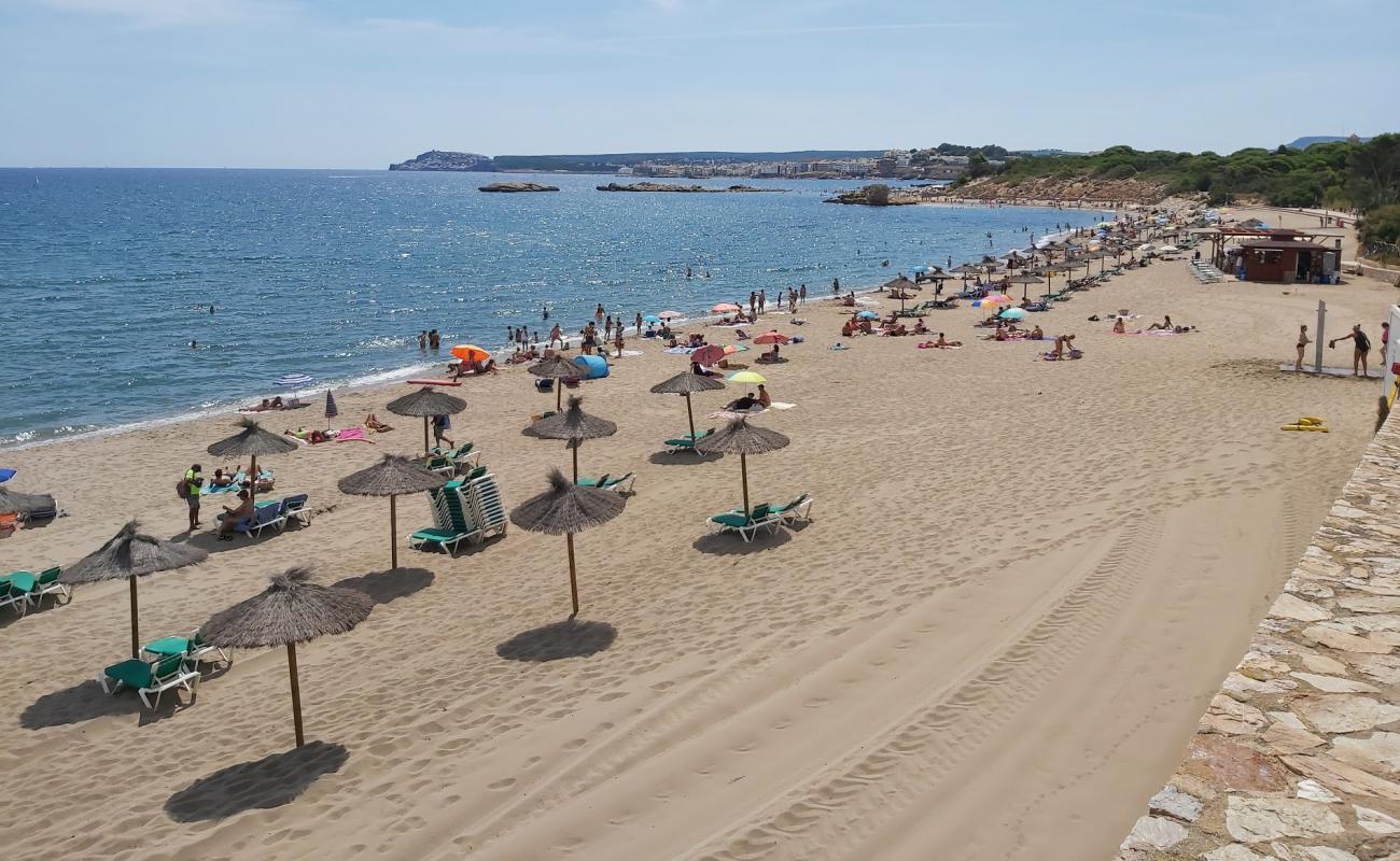 Platja de Sant Marti'in fotoğrafı i̇nce bej kum yüzey ile