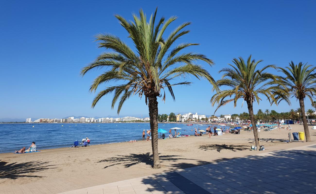 Platja del Rastell'in fotoğrafı i̇nce bej kum yüzey ile