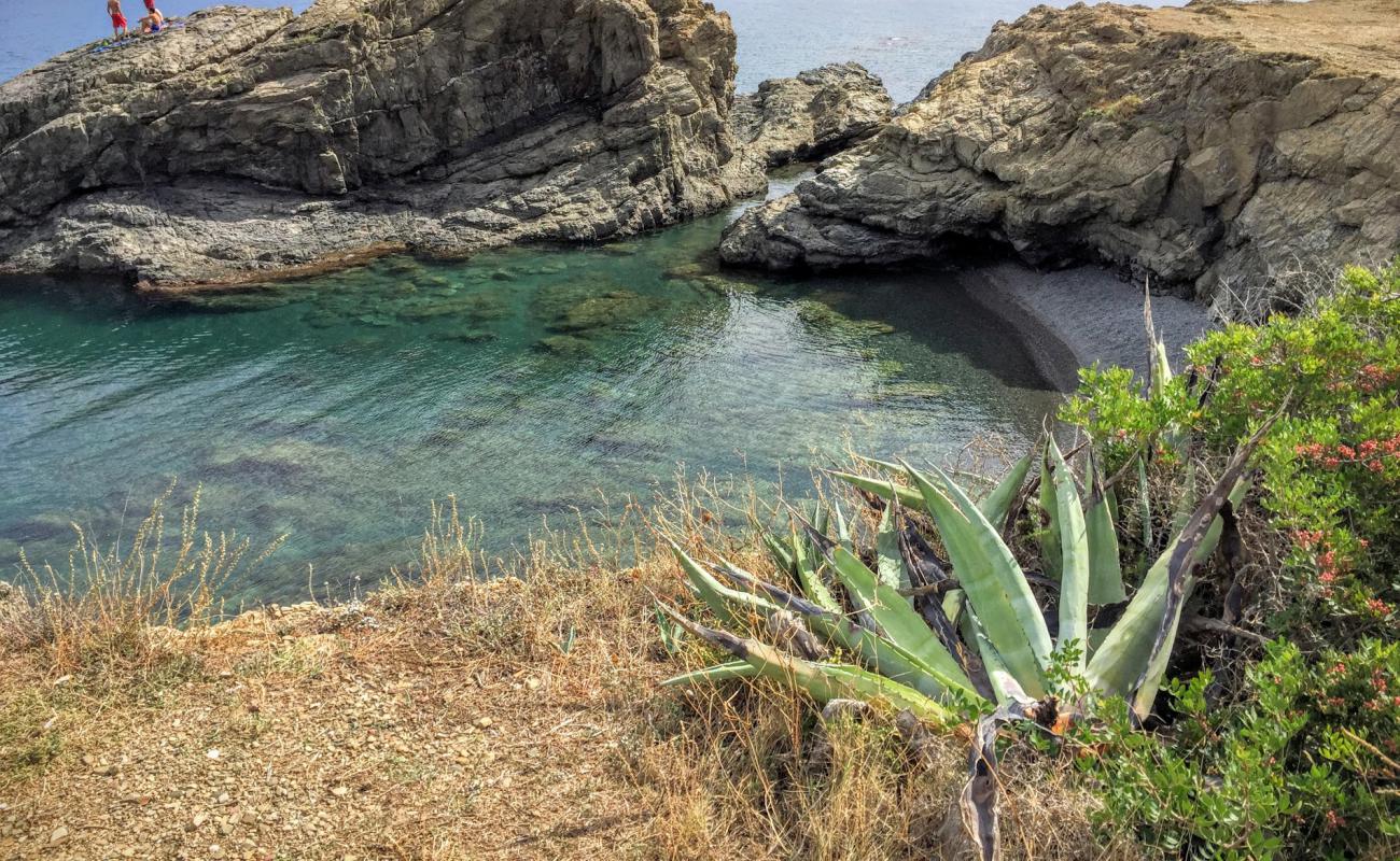 Cala Bramant'in fotoğrafı küçük gri çakıllar yüzey ile