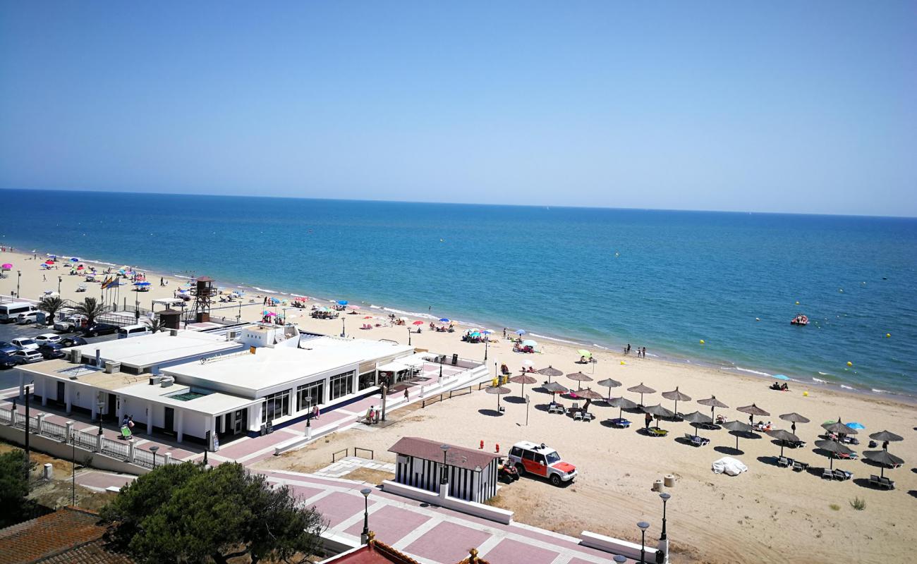 Playa de el Portil'in fotoğrafı açık bej kum yüzey ile