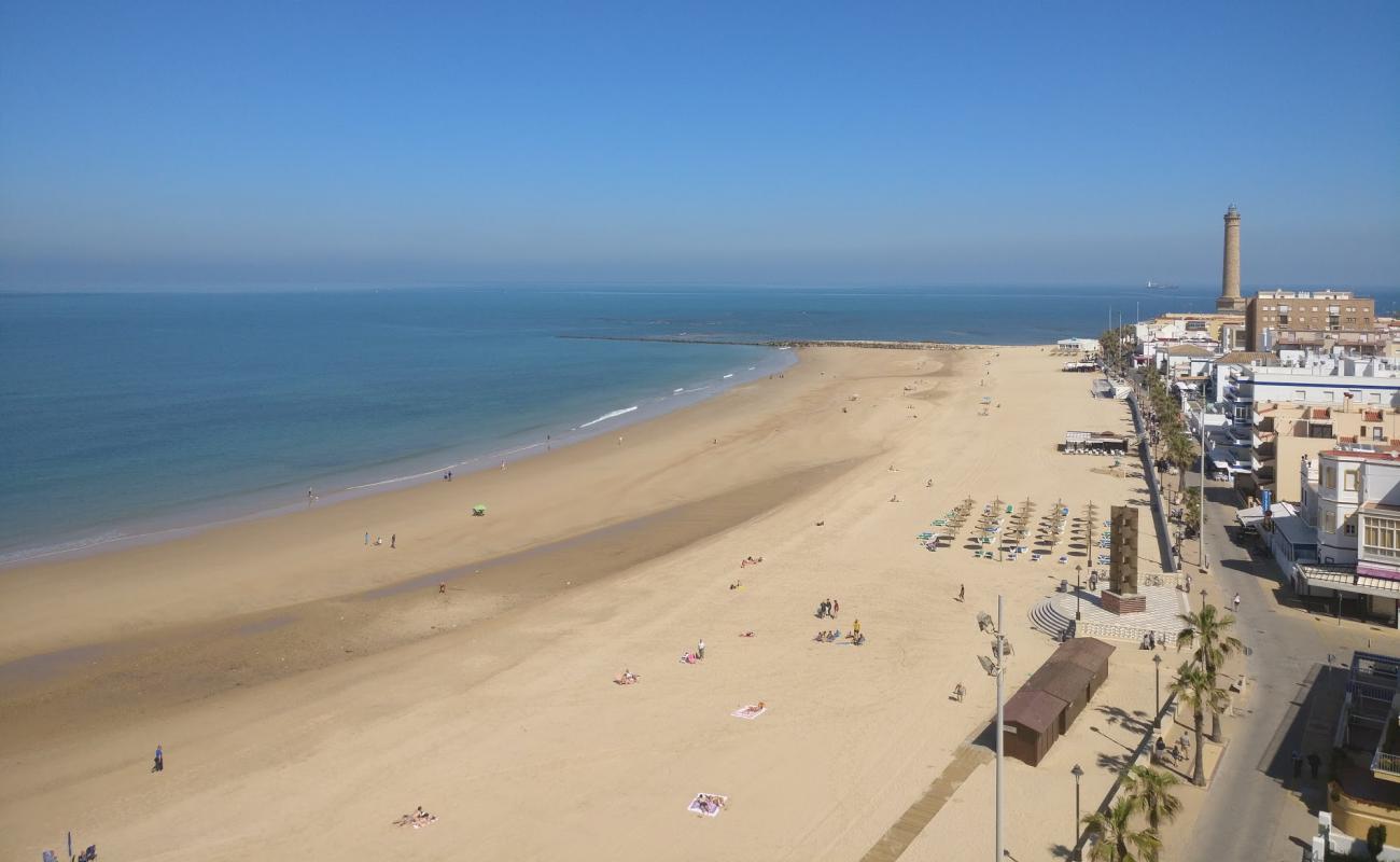 Playa de Regla'in fotoğrafı parlak kum yüzey ile