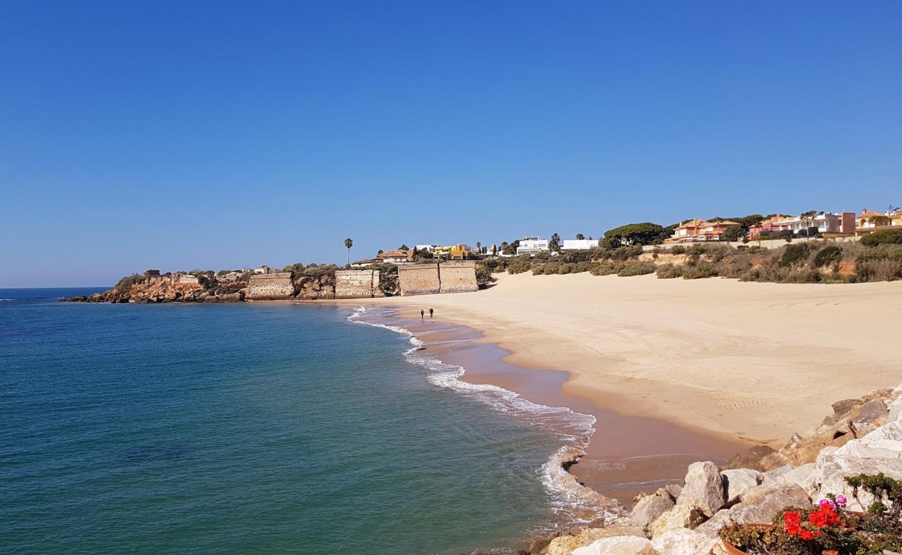 Playa de la Muralla'in fotoğrafı parlak ince kum yüzey ile