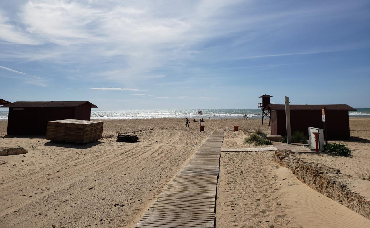 Playa el Chato'in fotoğrafı parlak kum yüzey ile