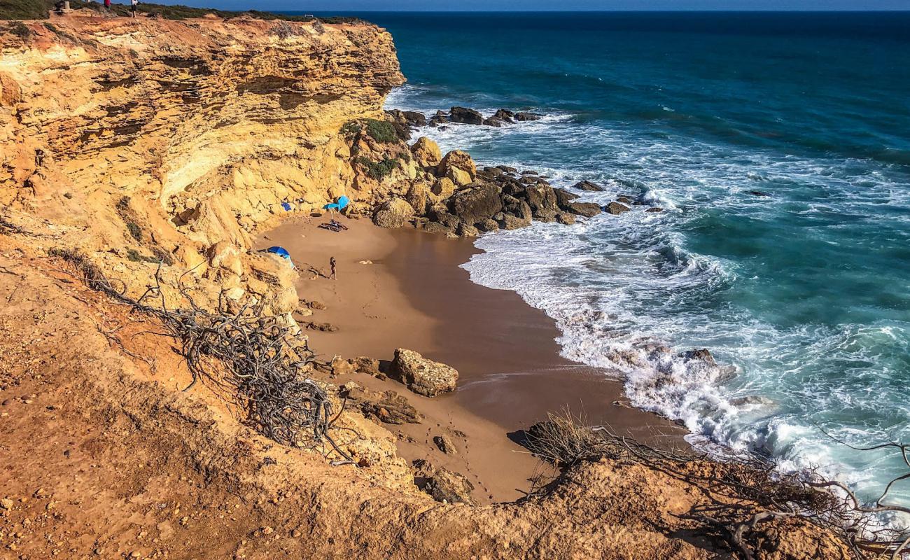 Cala del Faro'in fotoğrafı kahverengi kum yüzey ile