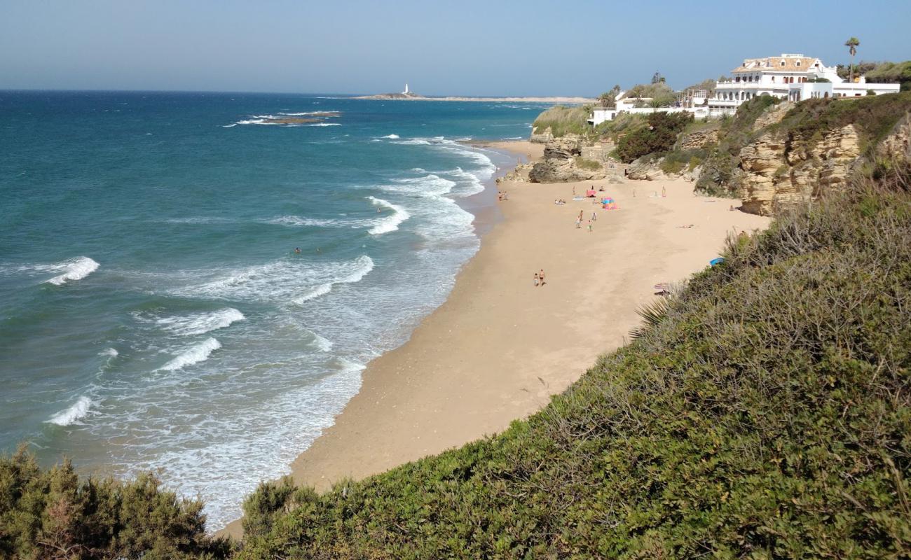 Playa de los Castillejos'in fotoğrafı i̇nce bej kum yüzey ile