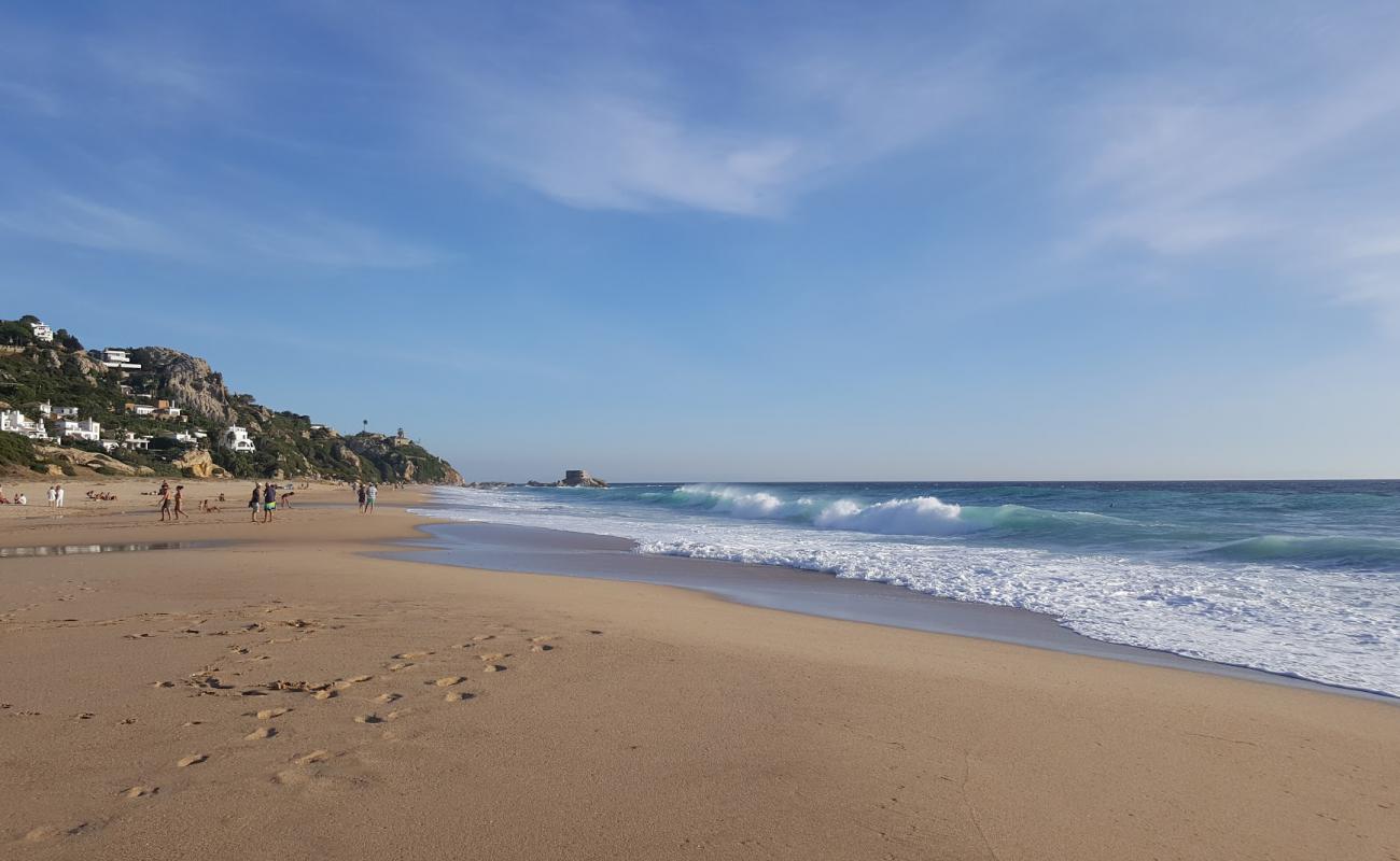 Playa de Atlanterra'in fotoğrafı parlak ince kum yüzey ile