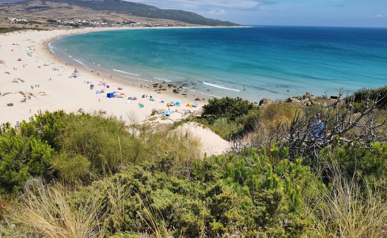 Bolonia Plajı'in fotoğrafı parlak ince kum yüzey ile