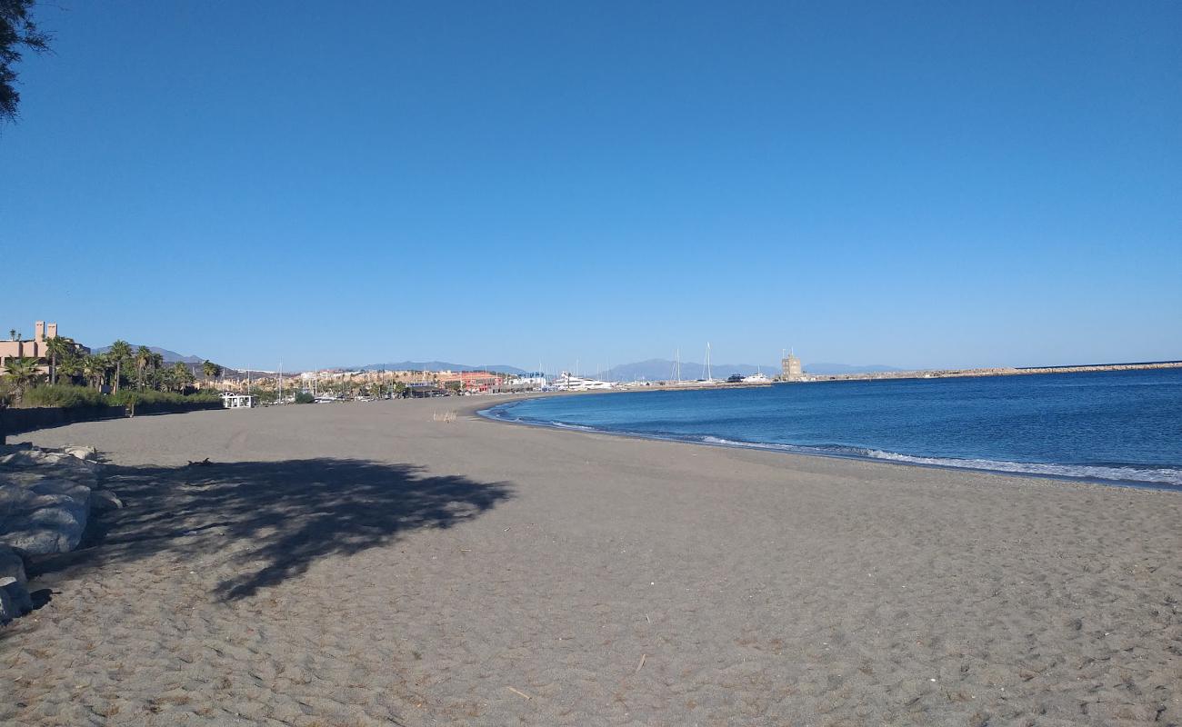 Gigi's Beach'in fotoğrafı gri kum yüzey ile