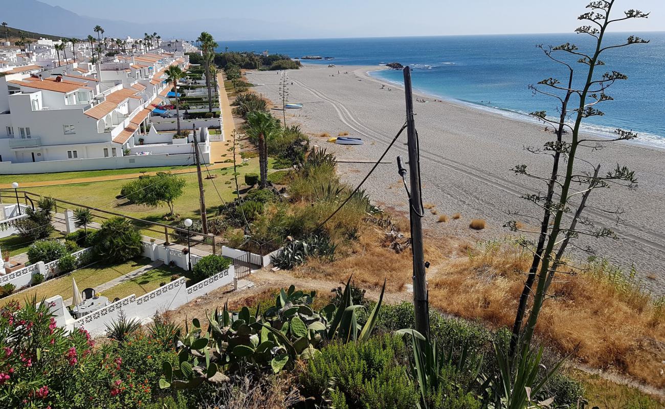 Playa de las Arenas'in fotoğrafı gri deniz kabuğu kumu yüzey ile