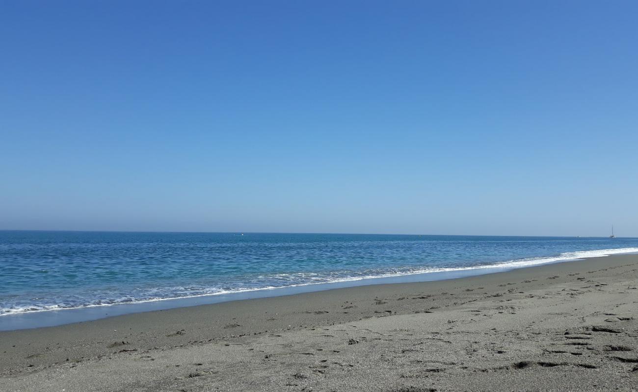 Playa los Toros'in fotoğrafı gri kum yüzey ile