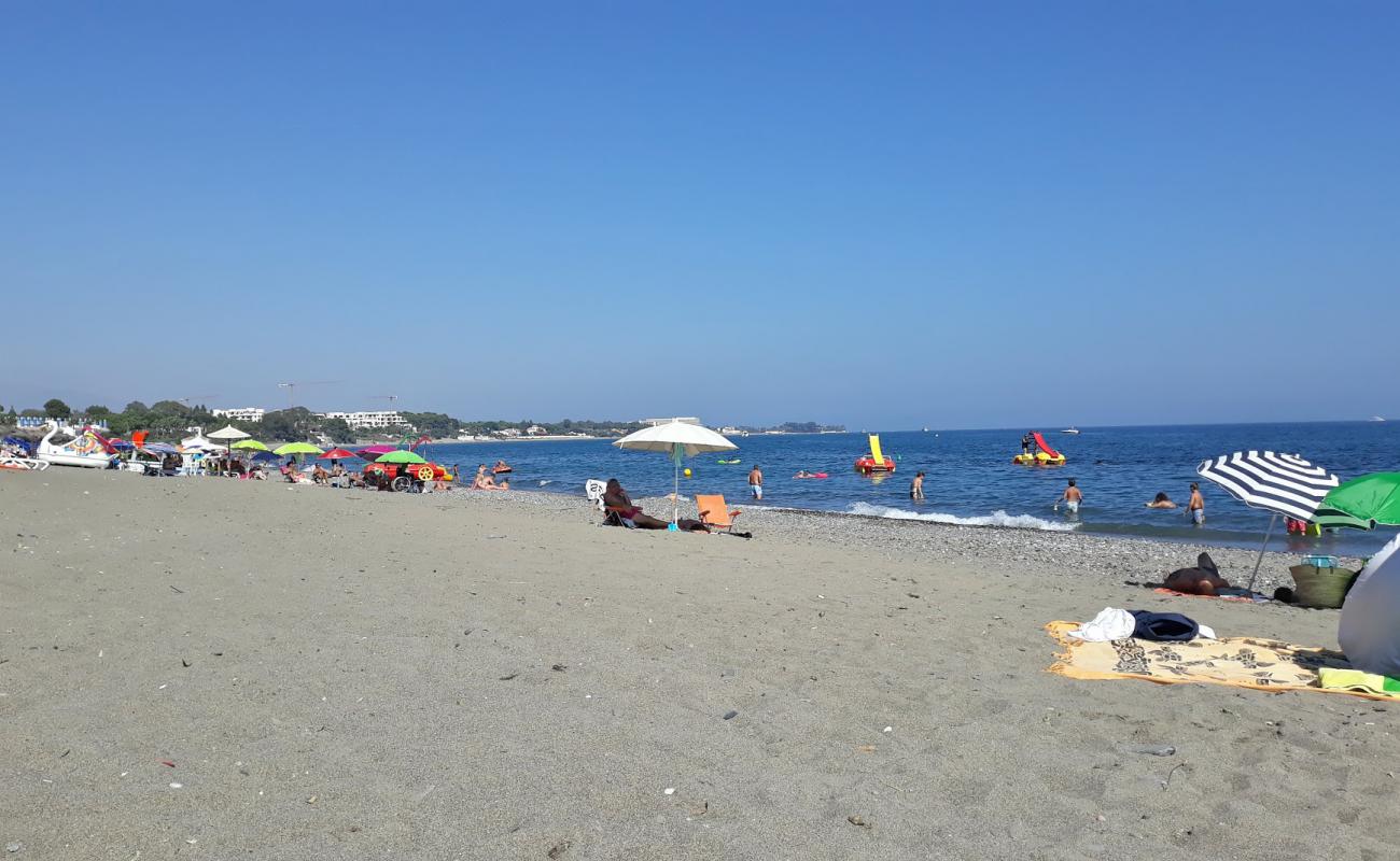 Playa del Saladillo'in fotoğrafı gri kum ve çakıllar yüzey ile
