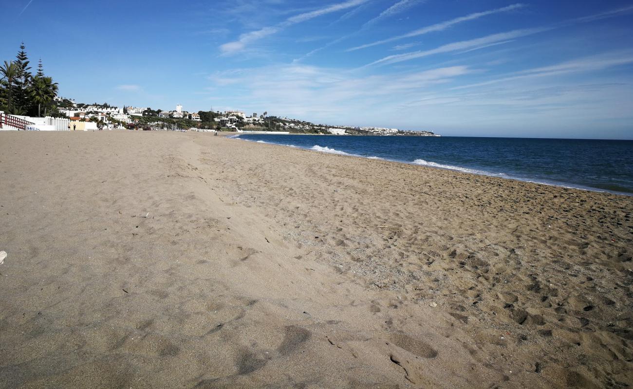 la Cala de Mijas'in fotoğrafı gri kum yüzey ile