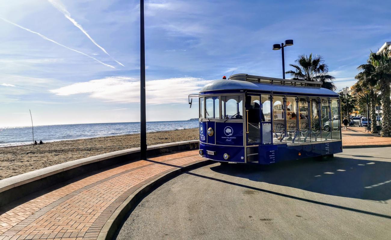 Playa Torreblanca'in fotoğrafı gri kum yüzey ile