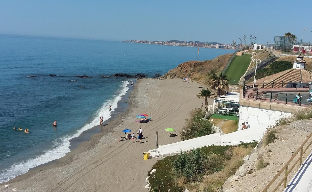 Playa la Perla'in fotoğrafı gri kum yüzey ile