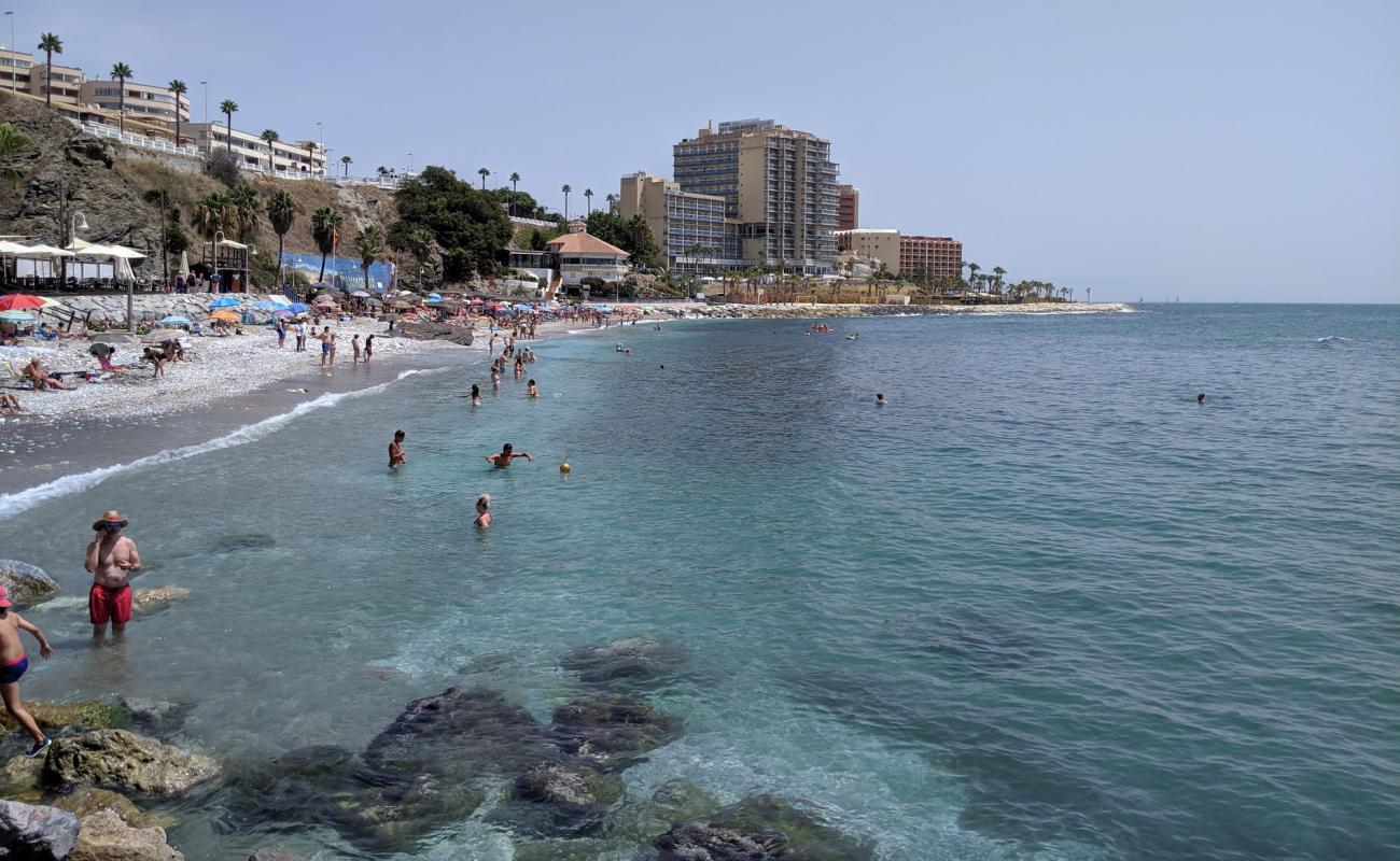 Playa Torrevigia'in fotoğrafı gri kum yüzey ile