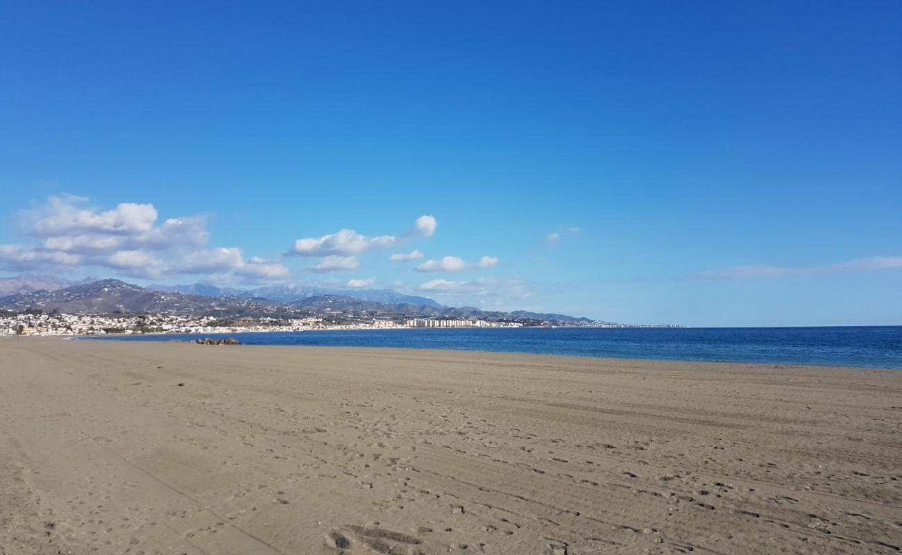 Playa de Torre del Mar'in fotoğrafı gri kum yüzey ile