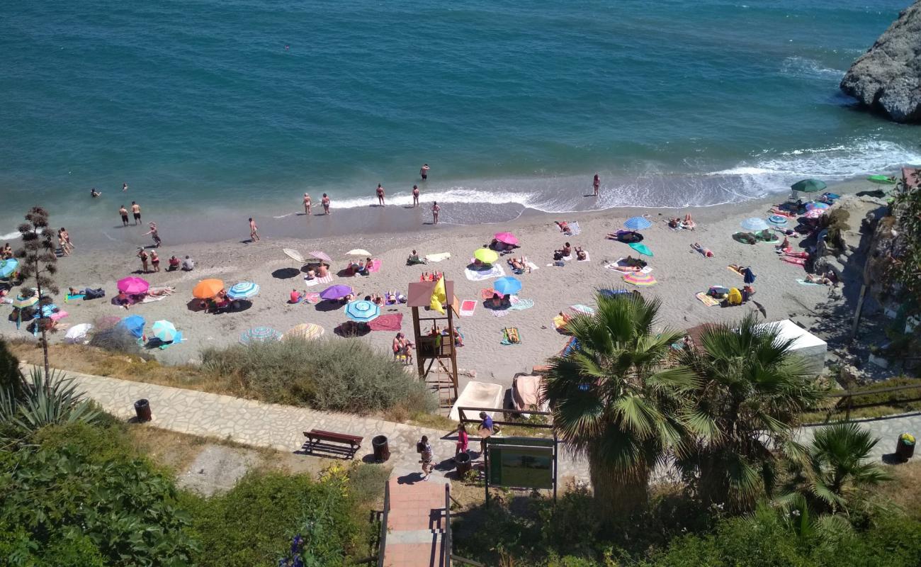 Carabeo Plajı'in fotoğrafı gri kum yüzey ile