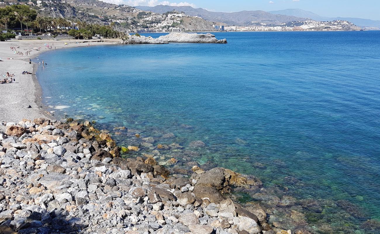 Playa Marina del Este'in fotoğrafı gri ince çakıl taş yüzey ile