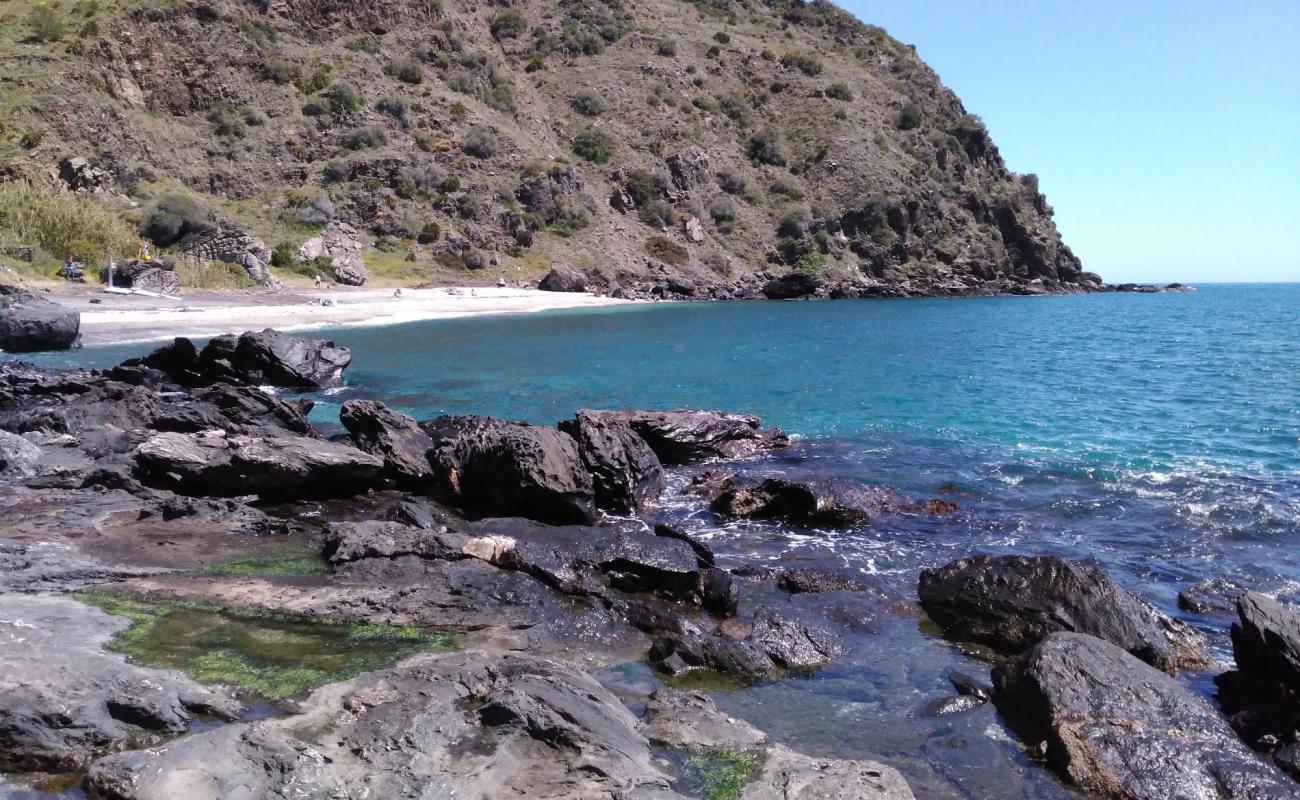 Playa de Curumbico'in fotoğrafı gri ince çakıl taş yüzey ile