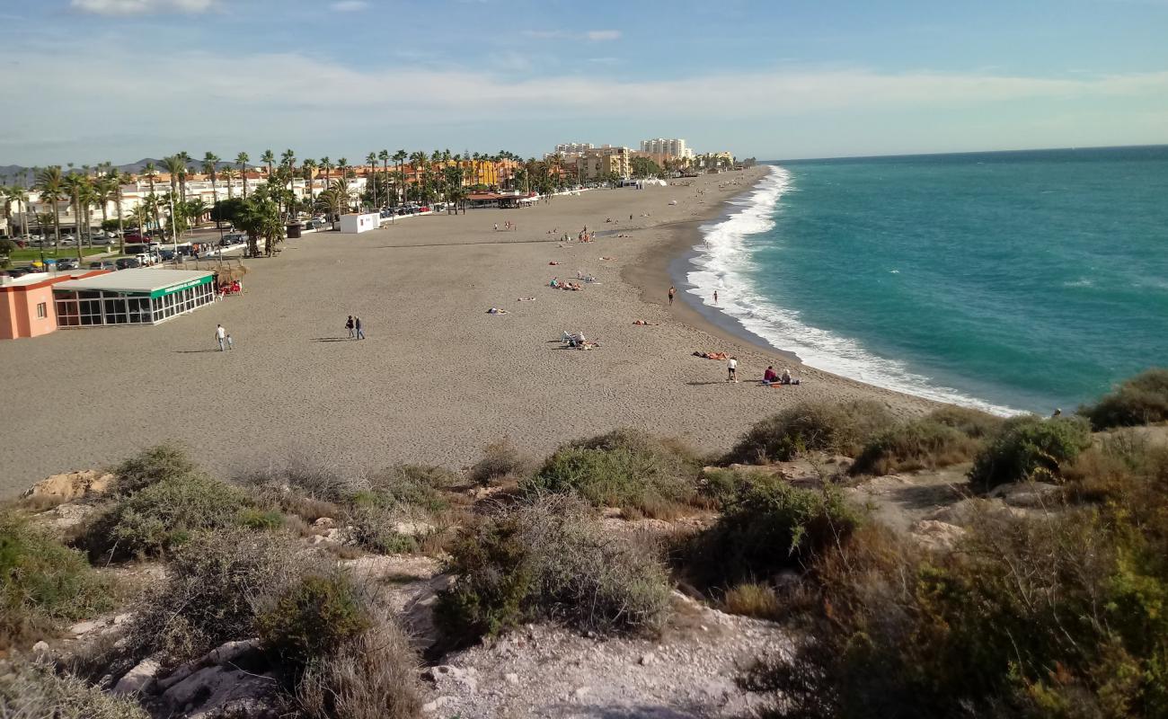 Playas de Salobrena'in fotoğrafı gri ince çakıl taş yüzey ile