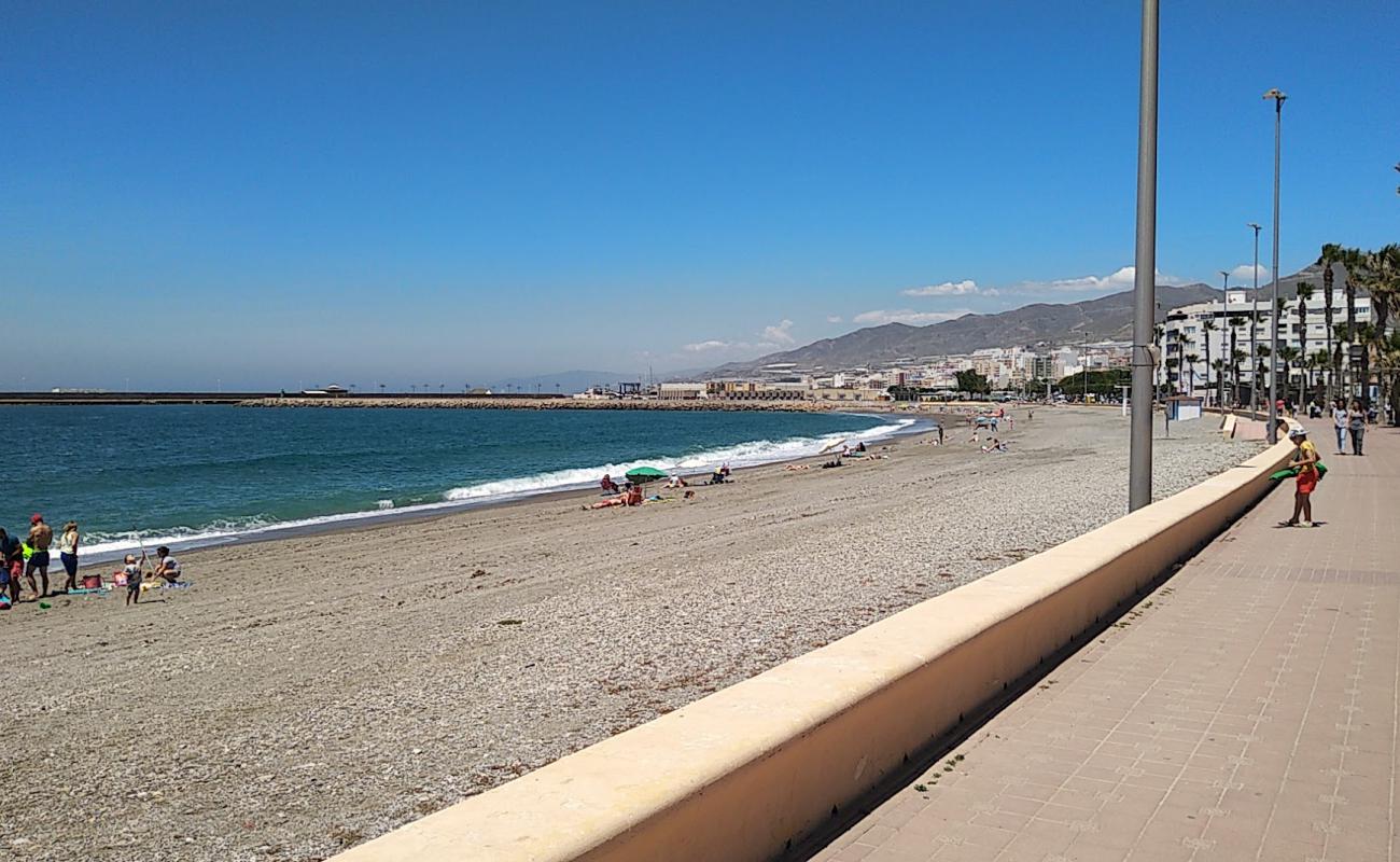 Playa de San Nicolas'in fotoğrafı küçük gri çakıllar yüzey ile