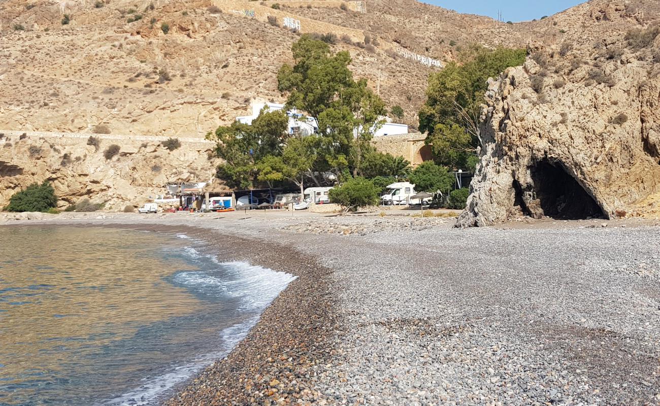 Nemo beach'in fotoğrafı siyah kum ve çakıllar yüzey ile