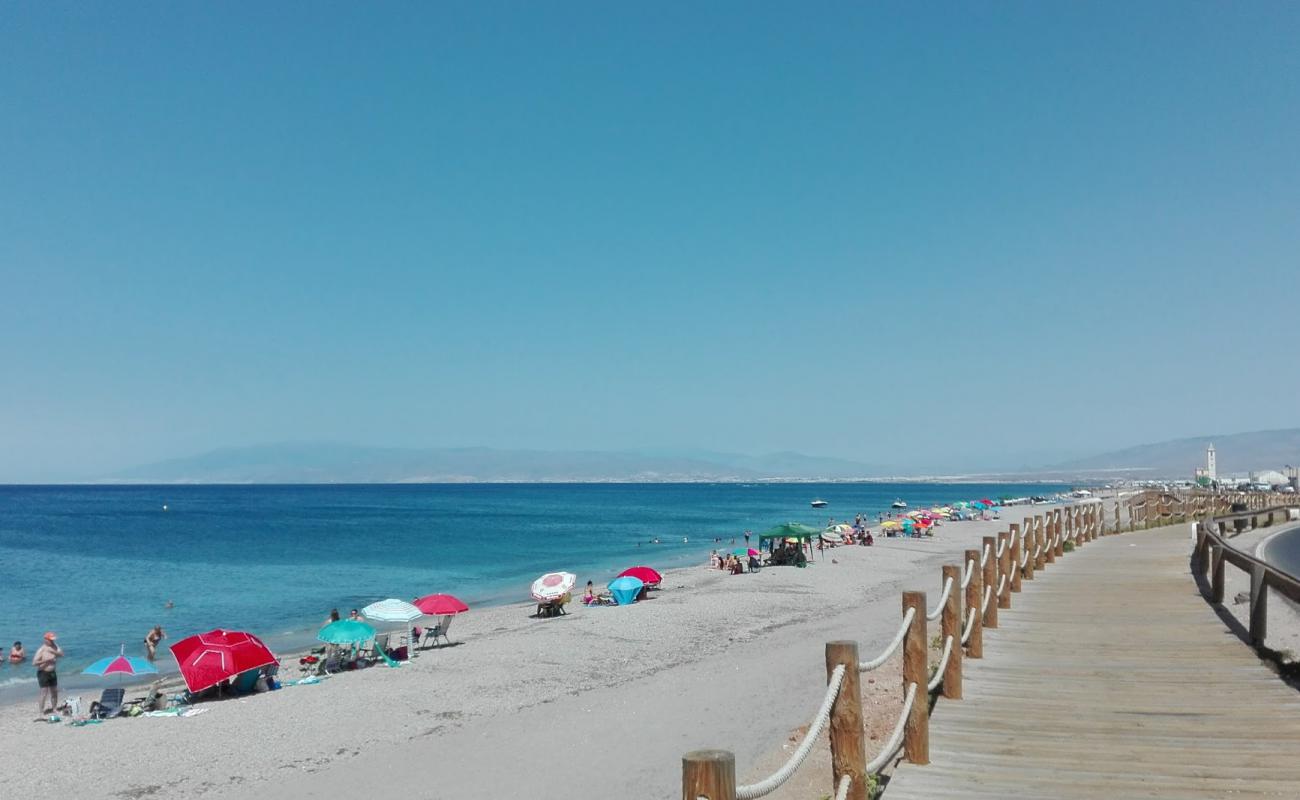 Playa de Almadraba'in fotoğrafı bej kabuklu kum yüzey ile