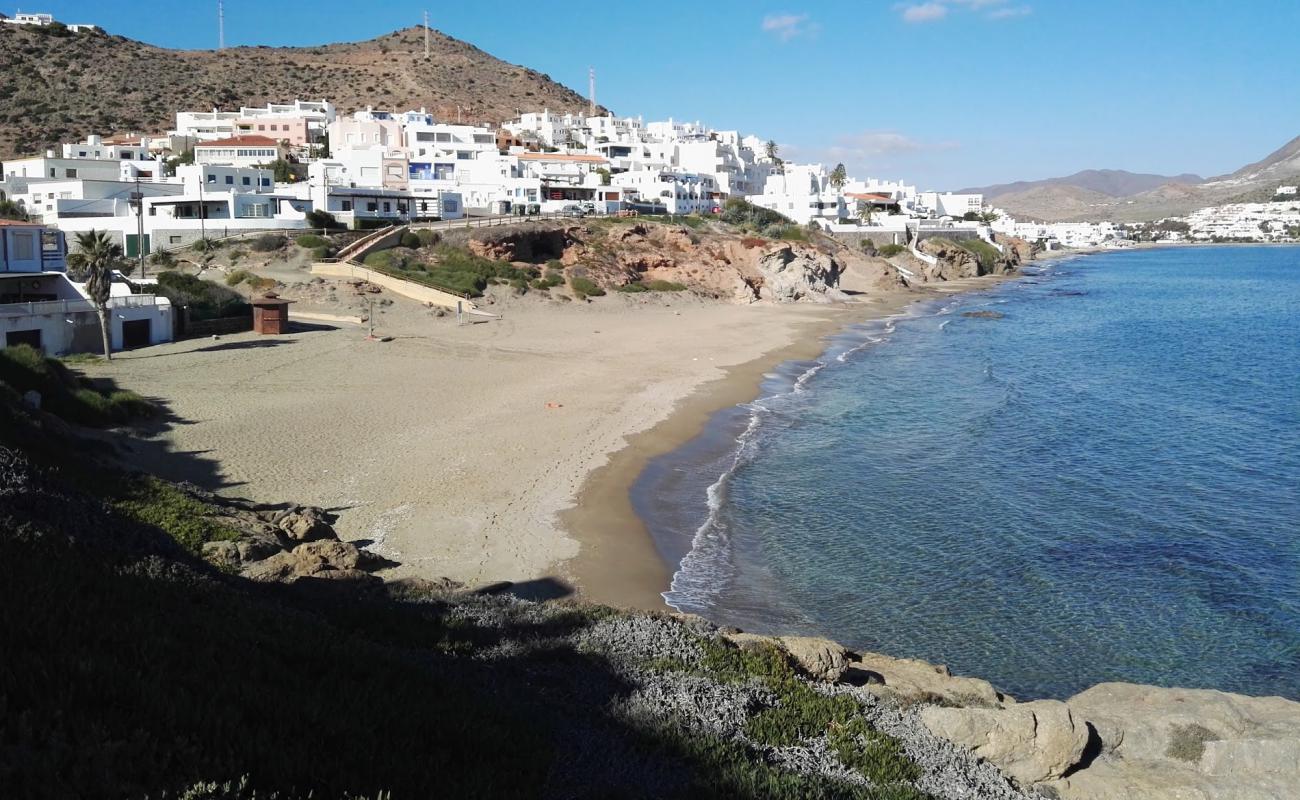 Playa de la Calilla'in fotoğrafı kahverengi kum yüzey ile