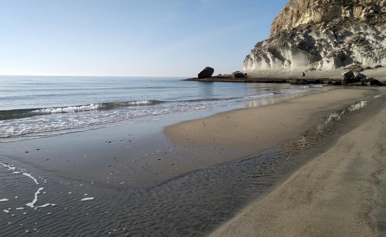 Cala de Enmedio'in fotoğrafı parlak kum yüzey ile