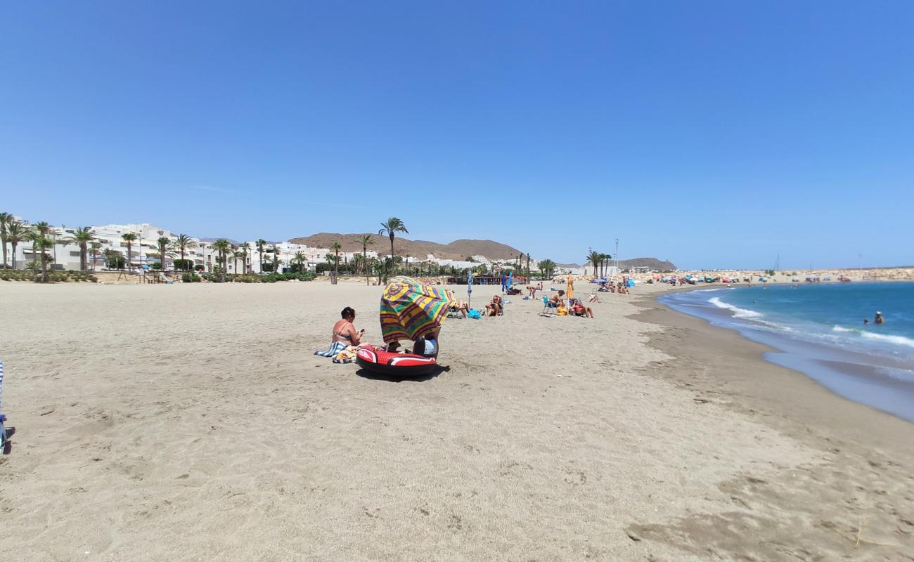 Playa de las Martinicas'in fotoğrafı parlak kum yüzey ile