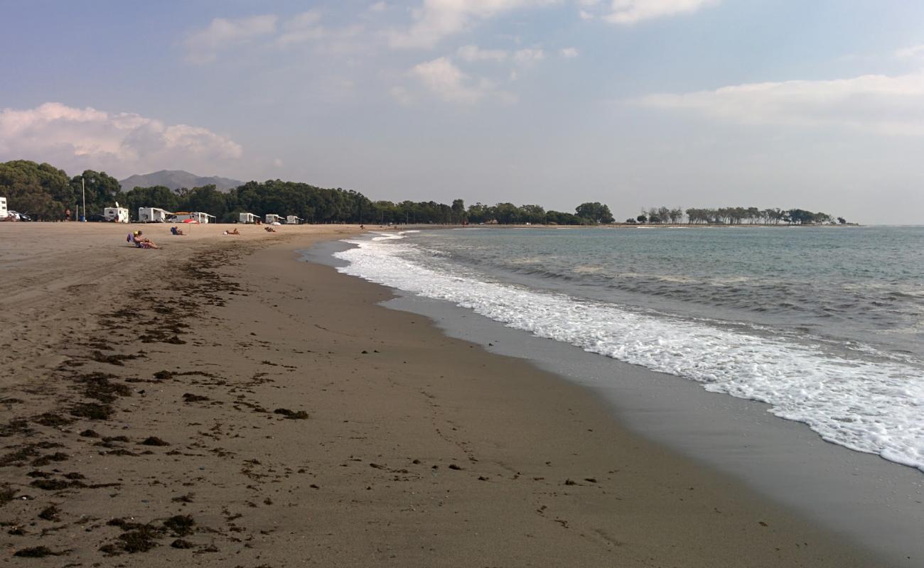 Playa de Quitapellejos'in fotoğrafı açık bej kum yüzey ile