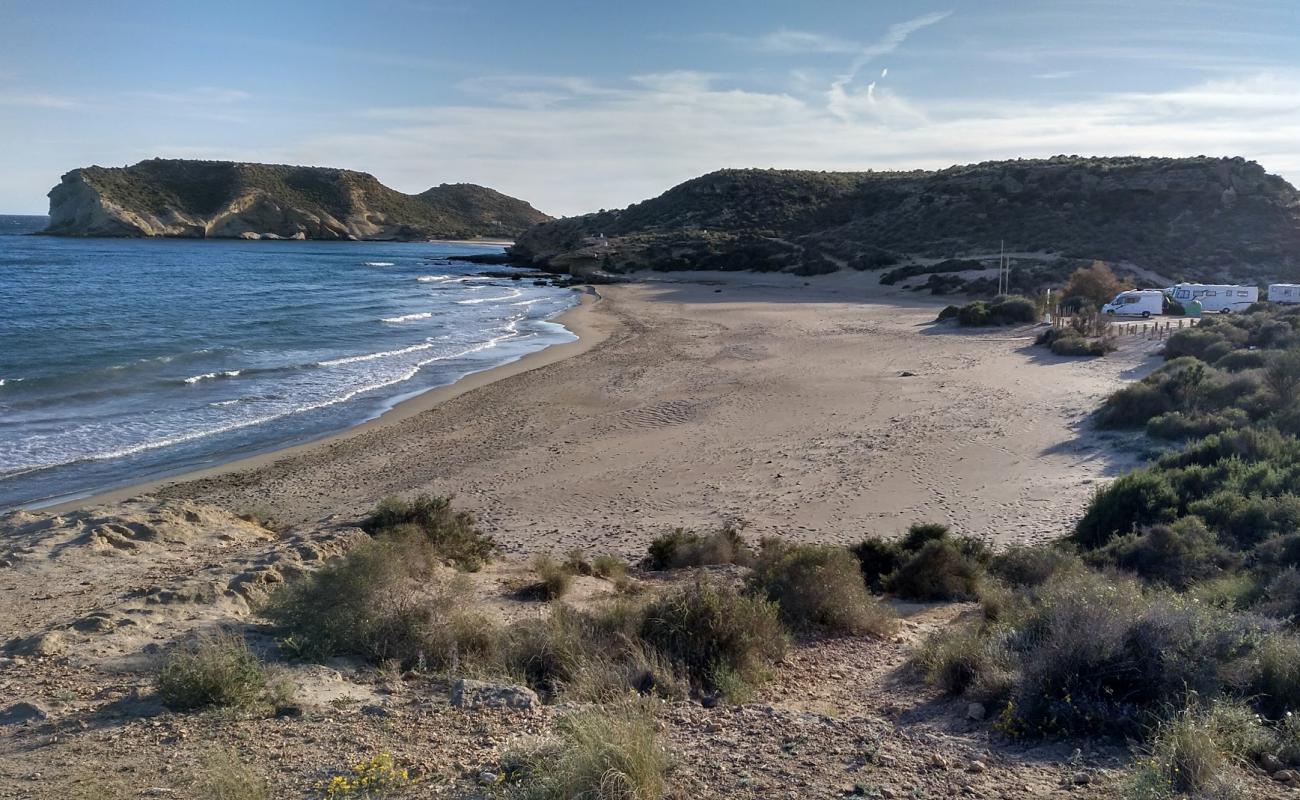 Playa de la Higuerica'in fotoğrafı parlak kum yüzey ile