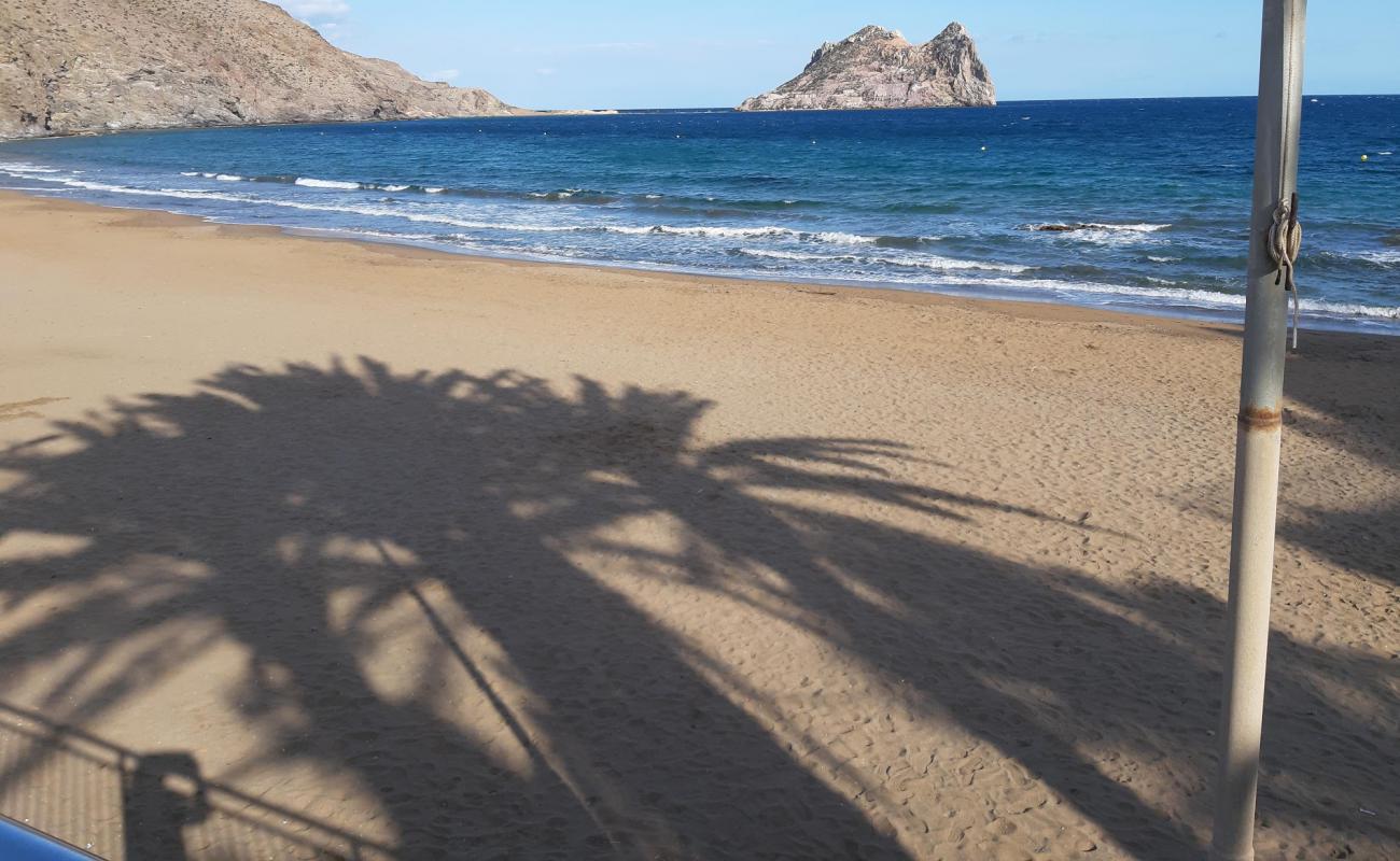 Playa El Hornillo'in fotoğrafı kahverengi kum yüzey ile