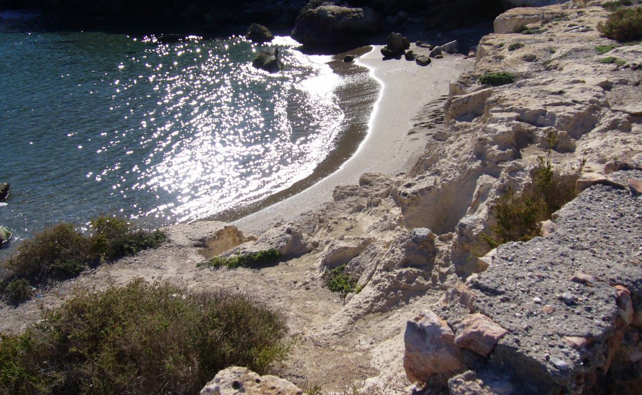 Playa de Calabarrilla'in fotoğrafı kahverengi kum yüzey ile
