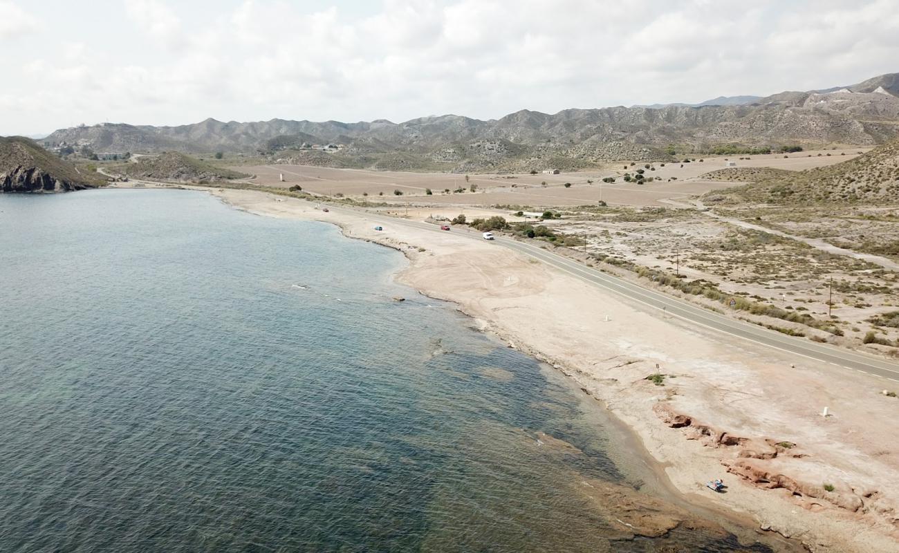 Playa de la Cola'in fotoğrafı gri kum yüzey ile