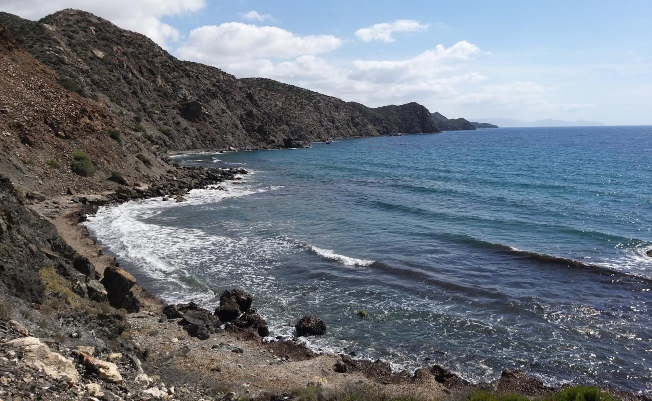 Cala de Ciscar'in fotoğrafı gri kum ve çakıllar yüzey ile