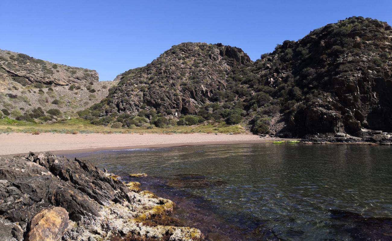 Playa de las Mujeres'in fotoğrafı gri kum yüzey ile