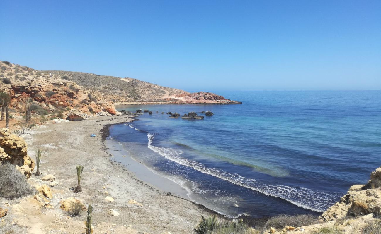 Cala Leno'in fotoğrafı gri kum yüzey ile