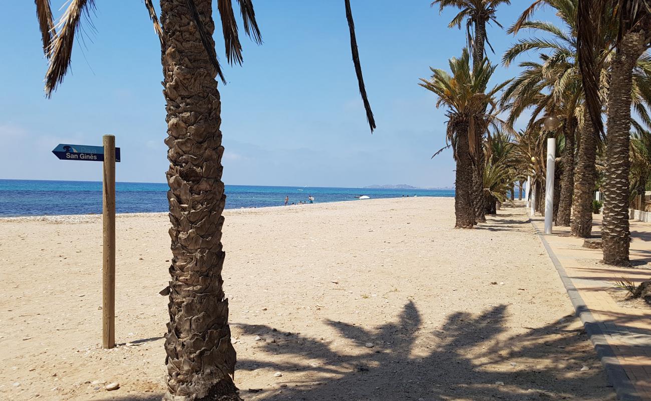 Playa de San Gines'in fotoğrafı taşlı kum yüzey ile