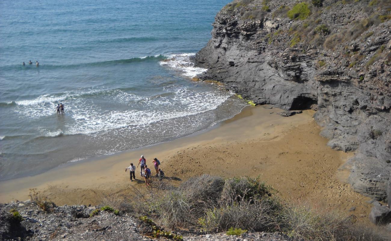 Cala Golera'in fotoğrafı kahverengi kum yüzey ile