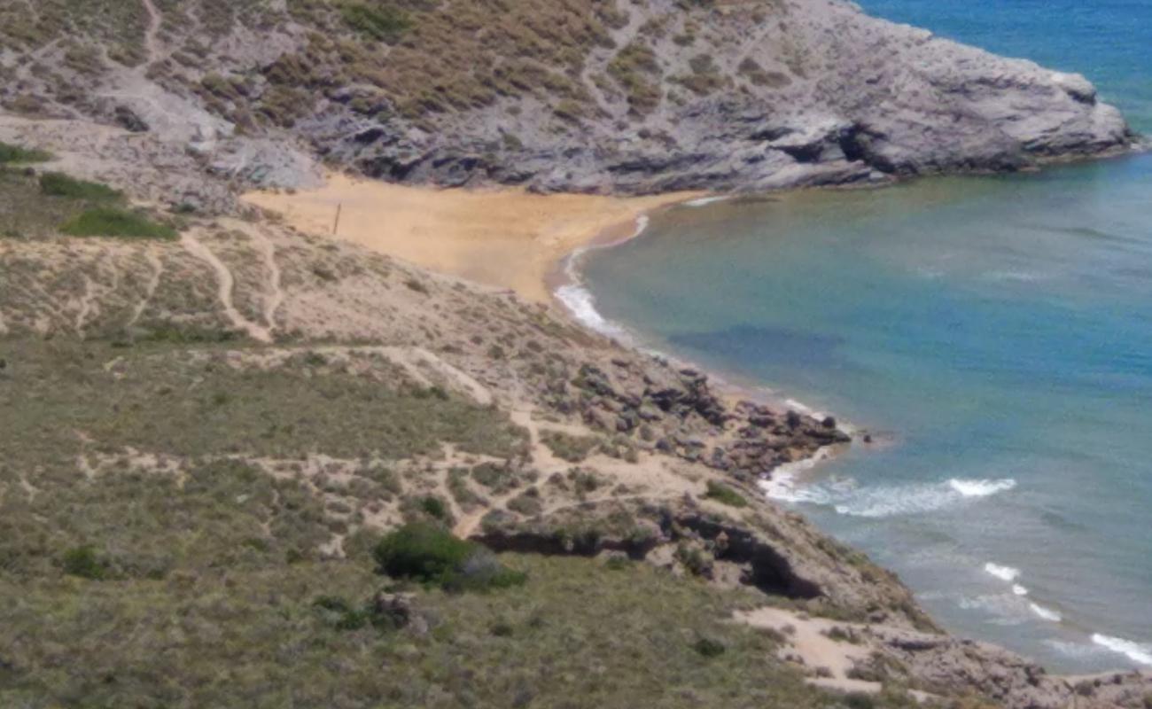 Cala de Huncos'in fotoğrafı kahverengi kum yüzey ile