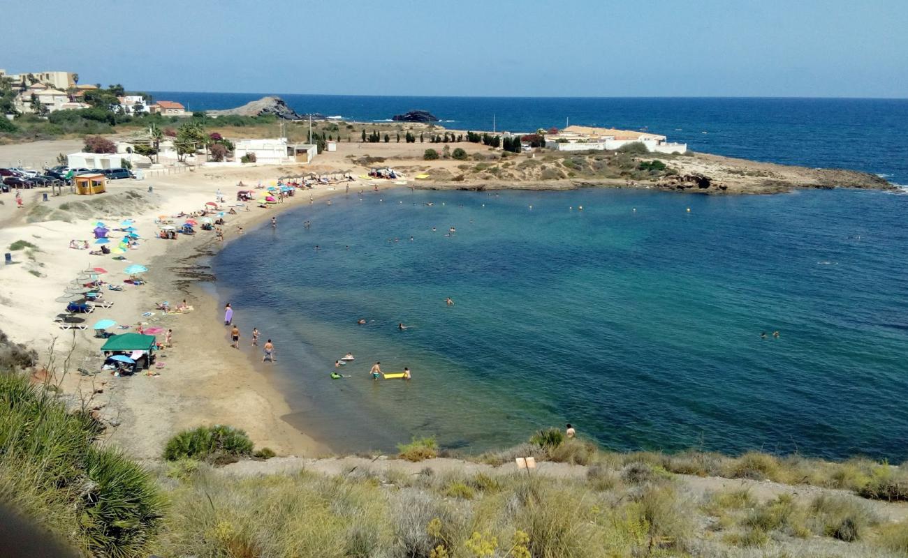 Cala Reona'in fotoğrafı siyah kum ve çakıllar yüzey ile