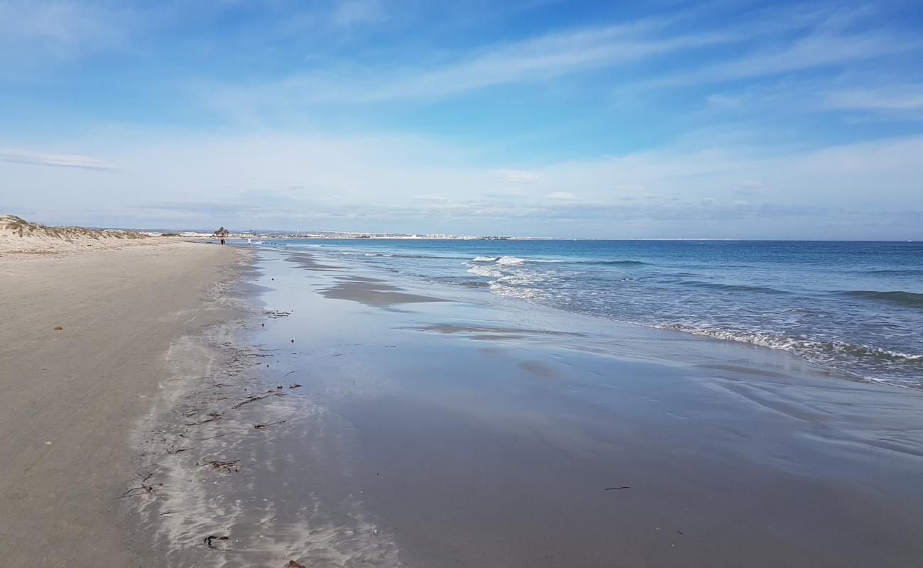 Playa de la Llana'in fotoğrafı açık bej kum yüzey ile